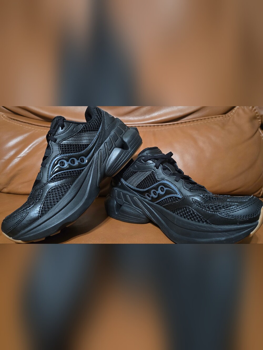 New Saucony Grid NXT "Triple Black mens Size 6 womens 7.5